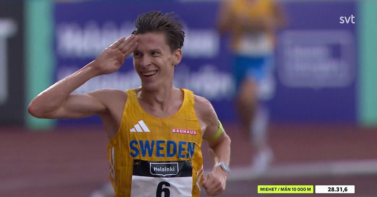 Andreas Almgren firar segern på 10 000 meter i Finnkampen