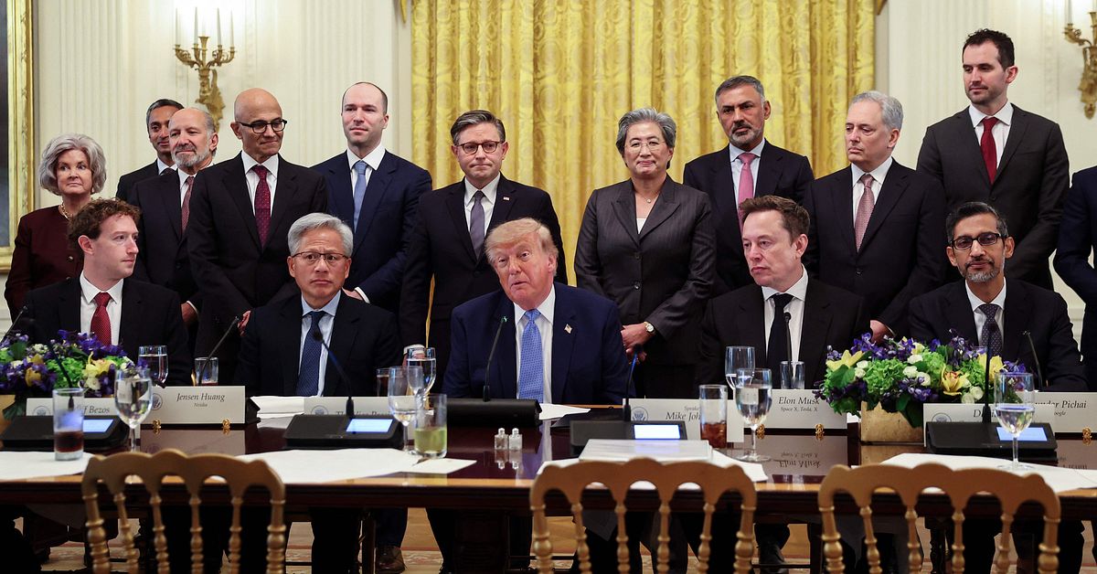 Donald Trump med AI-ledare i Vita huset