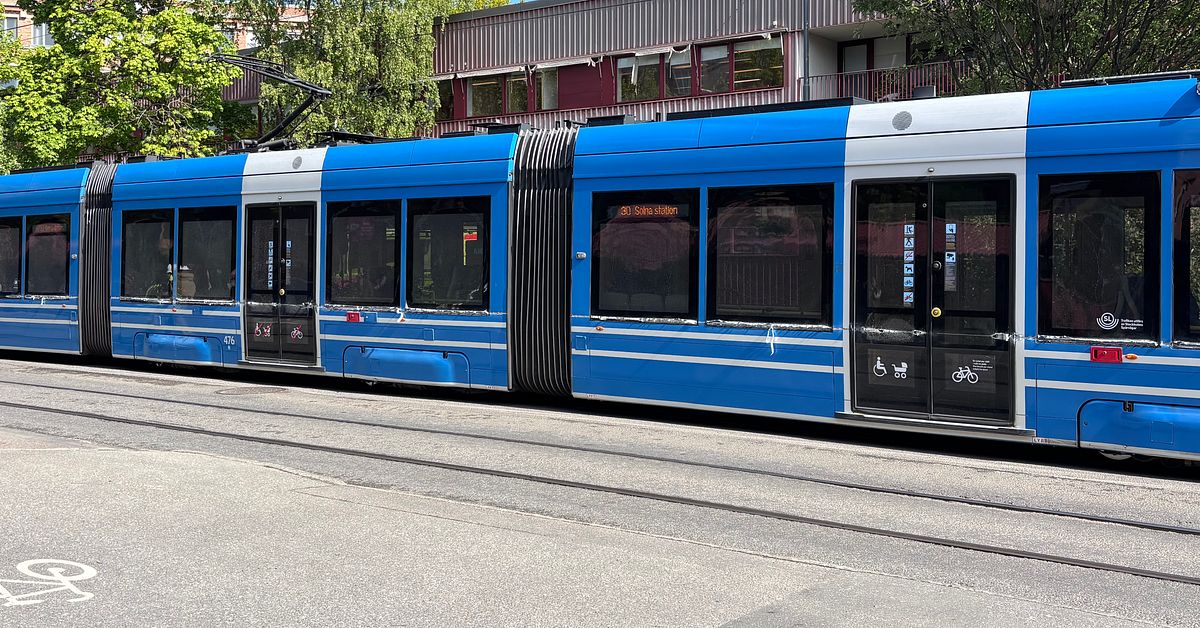 Kollision mellan tv&auml;rbana och lastbil