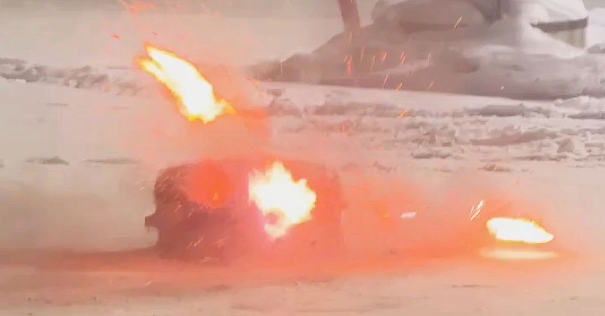 Se när väskan exploderar – stoppade flyg i Gällivare