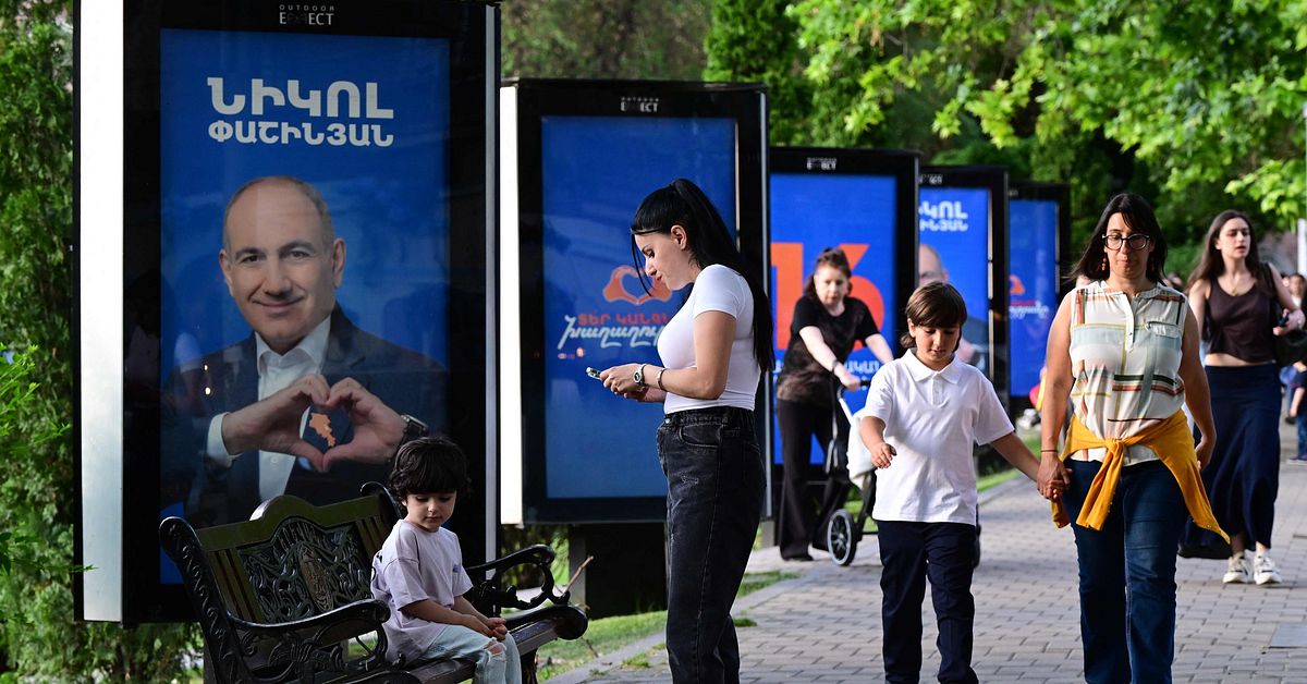 Vallokalerna har stängt – Väljer Armenien väst eller öst?