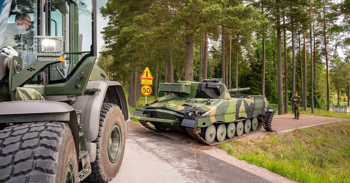Nu &auml;r kanonvagnen tillbaka vid infarten till Kvarn