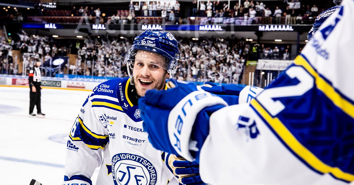 Tyler Kelleher firar mål för Leksand mot Oskarshamn på isen