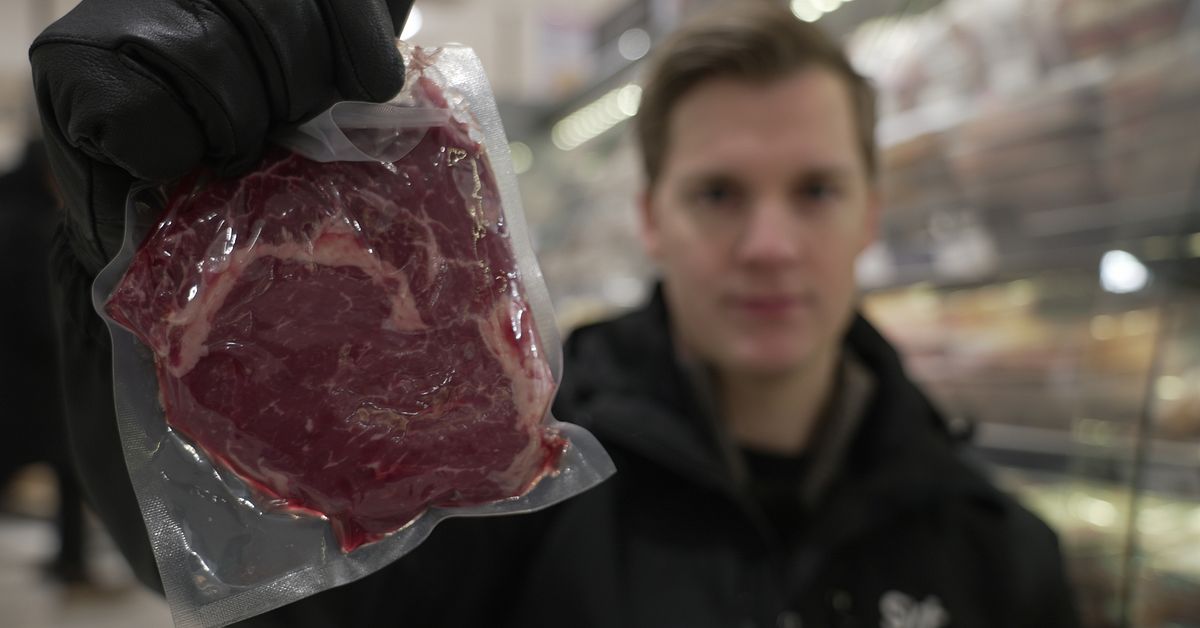 Svenskarna dissar köttskatt som klimatåtgärd: ”Vill ha billigt kött”