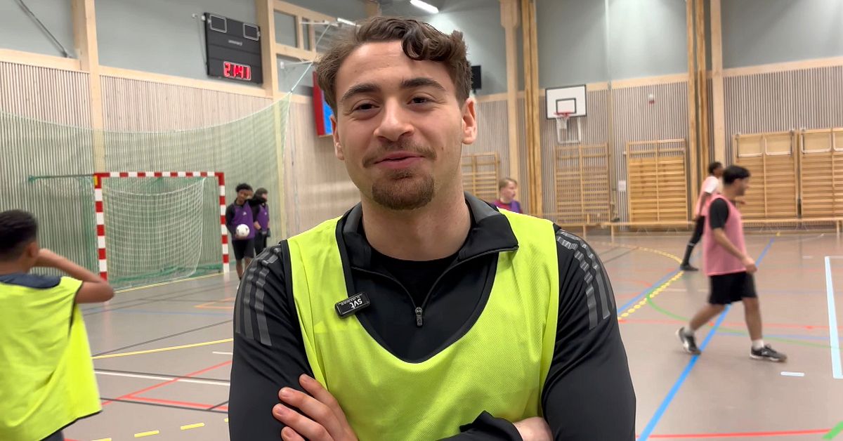 Ungdomar flockas n&auml;r Amro, 18, styr nattfotboll i V&auml;ster&aring;s