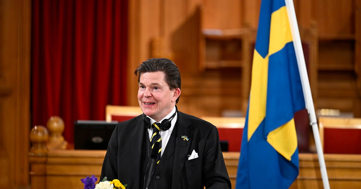 Banan kastad mot talmannen i Norrk&ouml;ping &ndash; livvakter ingrep