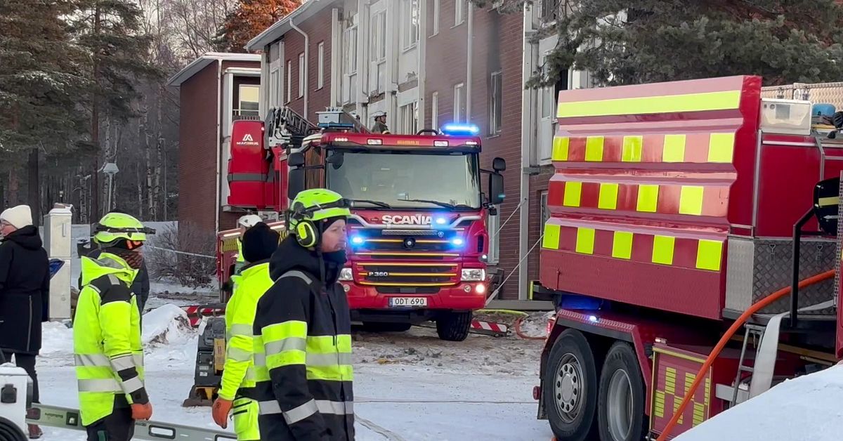 Person till sjukhus efter lägenhetsbrand på Hertsön
