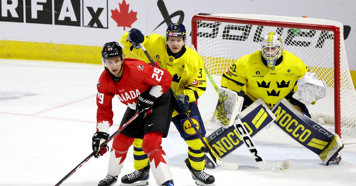 Juniorkronorna v&auml;nde och vann mot Kanada &ndash; efter sn&ouml;pliga sj&auml;lvm&aring;let