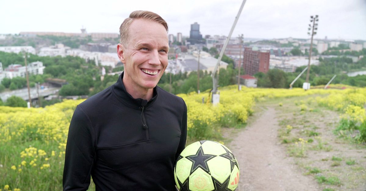 Emil från Borås ska kicka en fotboll upp för Kilimanjaro