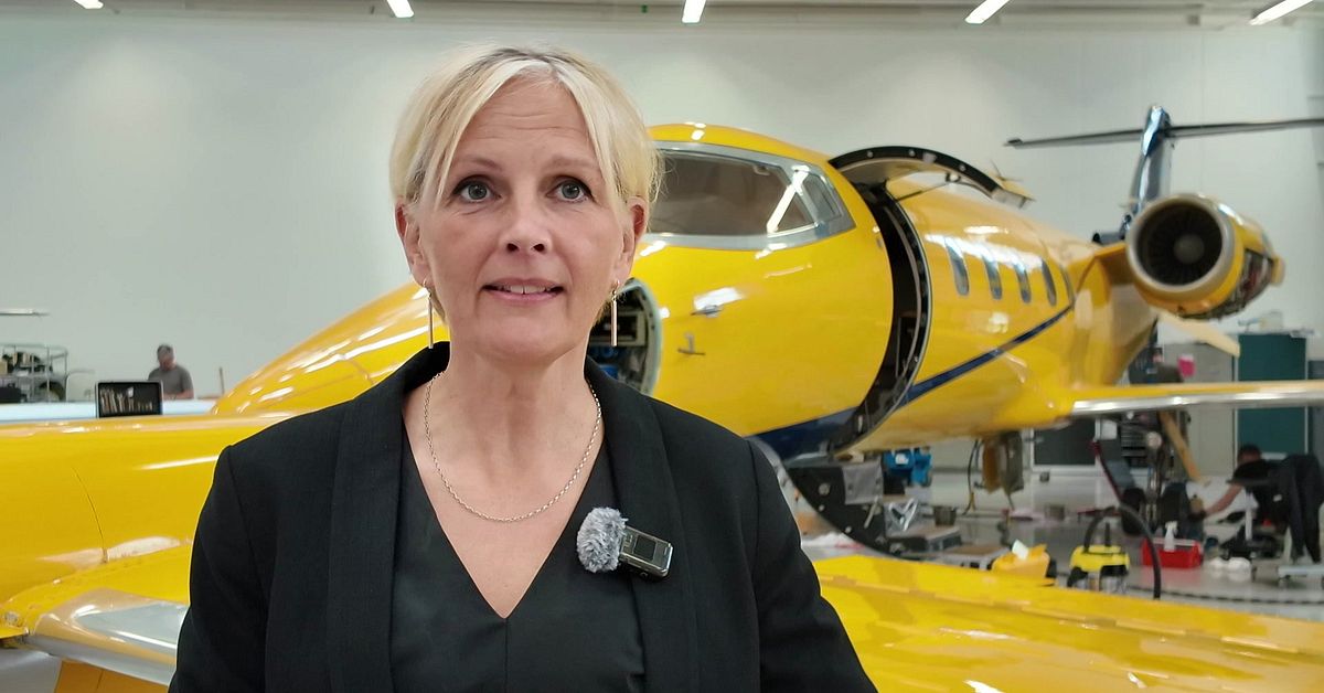 Nya målflygplan på plats i försvarets hangar i Linköping