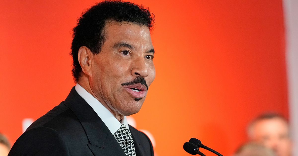 Lionel Richie akut till sjukhus efter konsert