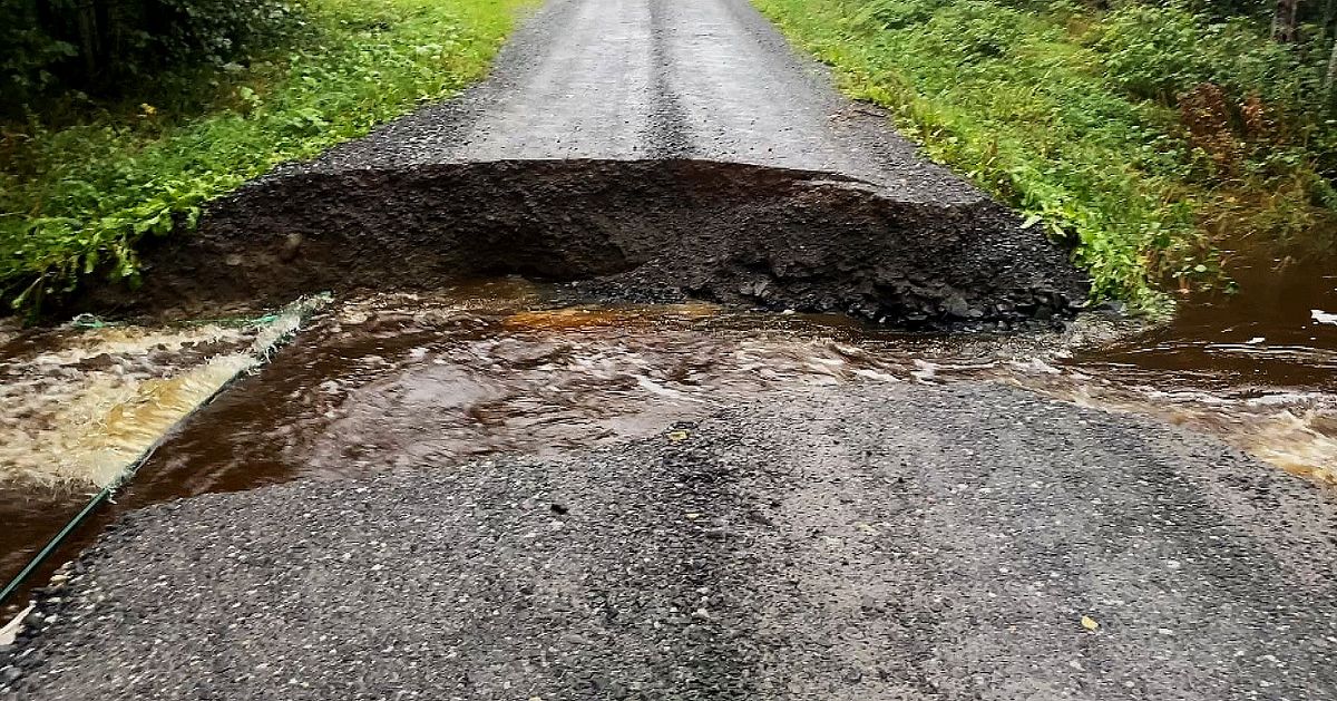 Allmänheten varnas för kraftiga skyfall – avråds från att ge sig ut på vägarna i Västernorrland