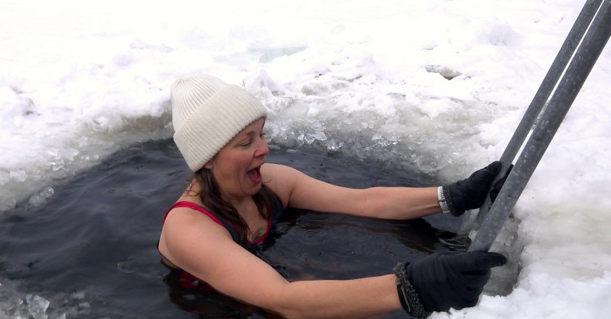 H&auml;r &aring;ker kyrkans personal i sj&ouml;n &ndash; Emmaboda pastorat badade f&ouml;r v&auml;lg&ouml;renhet