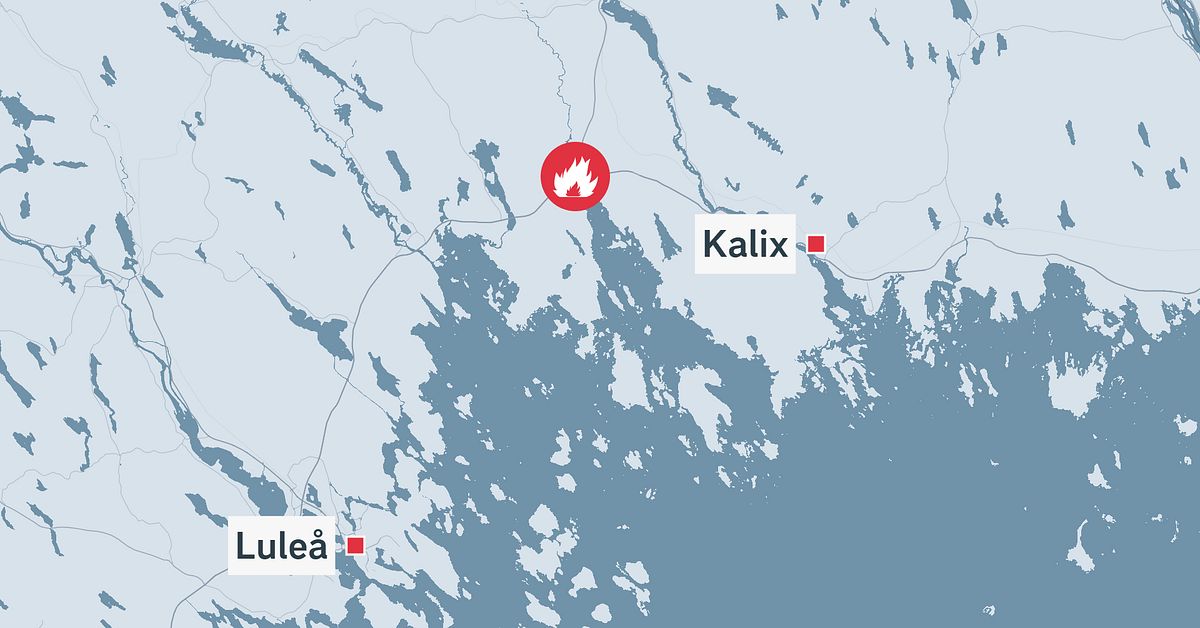 Större stuga helt övertänd i Töre