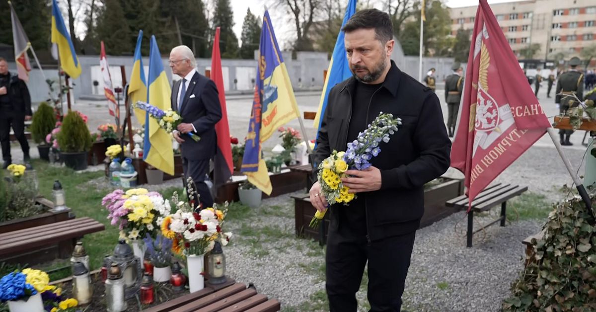 Kungen reser till krigets Ukraina