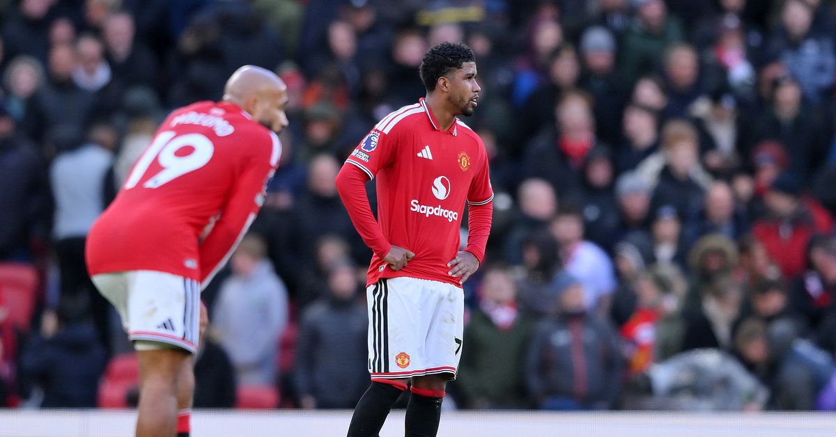 Manchester United beaten 3-0 at home by Bournemouth