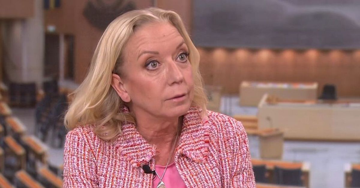 Dadgostar vill g&ouml;ra det om&ouml;jligt att backa om ministerposter