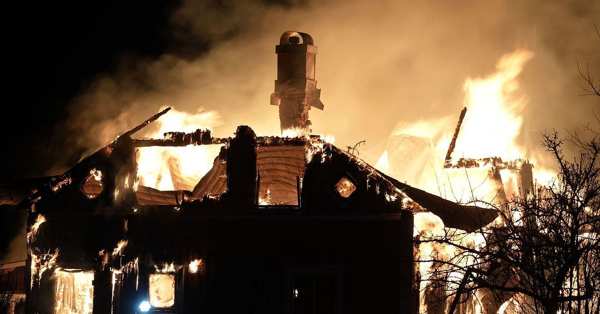 Brand i villa utanf&ouml;r V&auml;xj&ouml; &ndash; fastigheten totalf&ouml;rst&ouml;rd