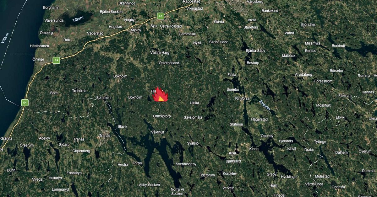 Helikoptrar s&auml;tts in vid skogsbrand utanf&ouml;r Boxholm