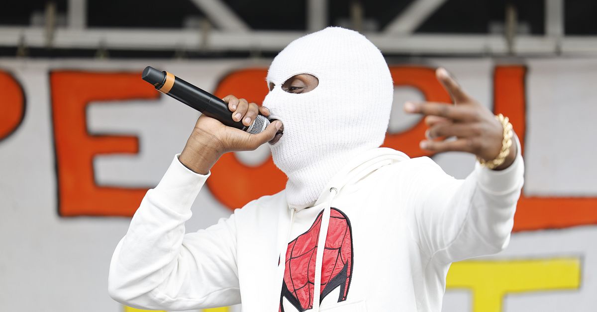 1.Cuz vita mask auktioneras ut av Kronofogden