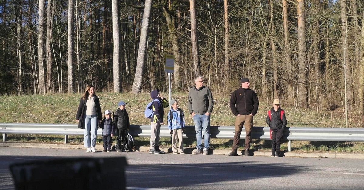 Trafikverket sl&auml;cker tusentals lampor &ndash; barnens bussh&aring;llplats i G&aring;rdsryd blir svart