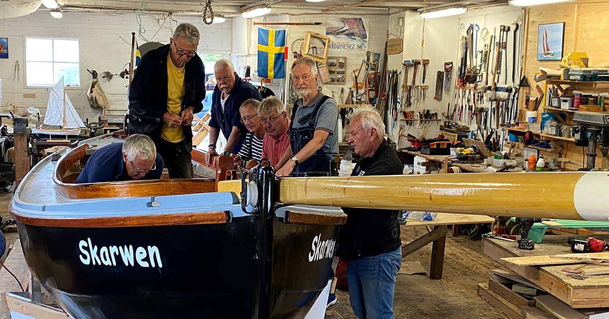 De bygger en unik segelbåt i Varberg: ”Den är osänkbar” | SVT Nyheter