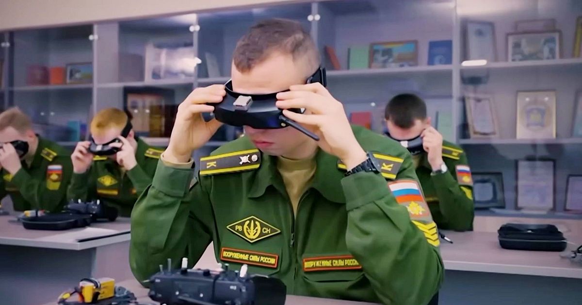 Brist p&aring; unga i ryska arm&eacute;n &ndash; s&aring; lockas studenter och ton&aring;ringar