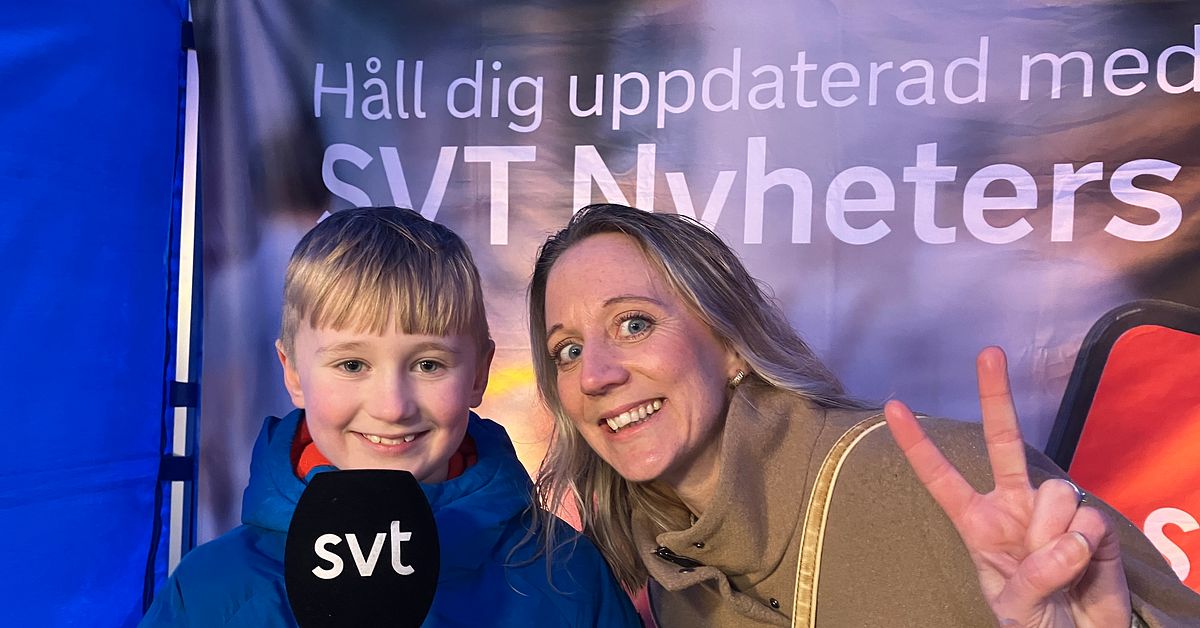 Si hei til Mello på torget i teltet vårt: prøv å være reporter