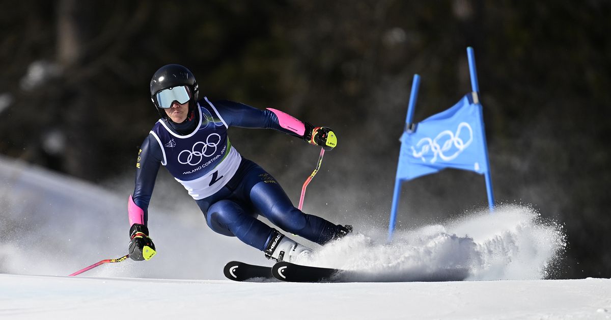 Sara Hector delad fyra efter f&ouml;rsta &aring;ket i storslalom