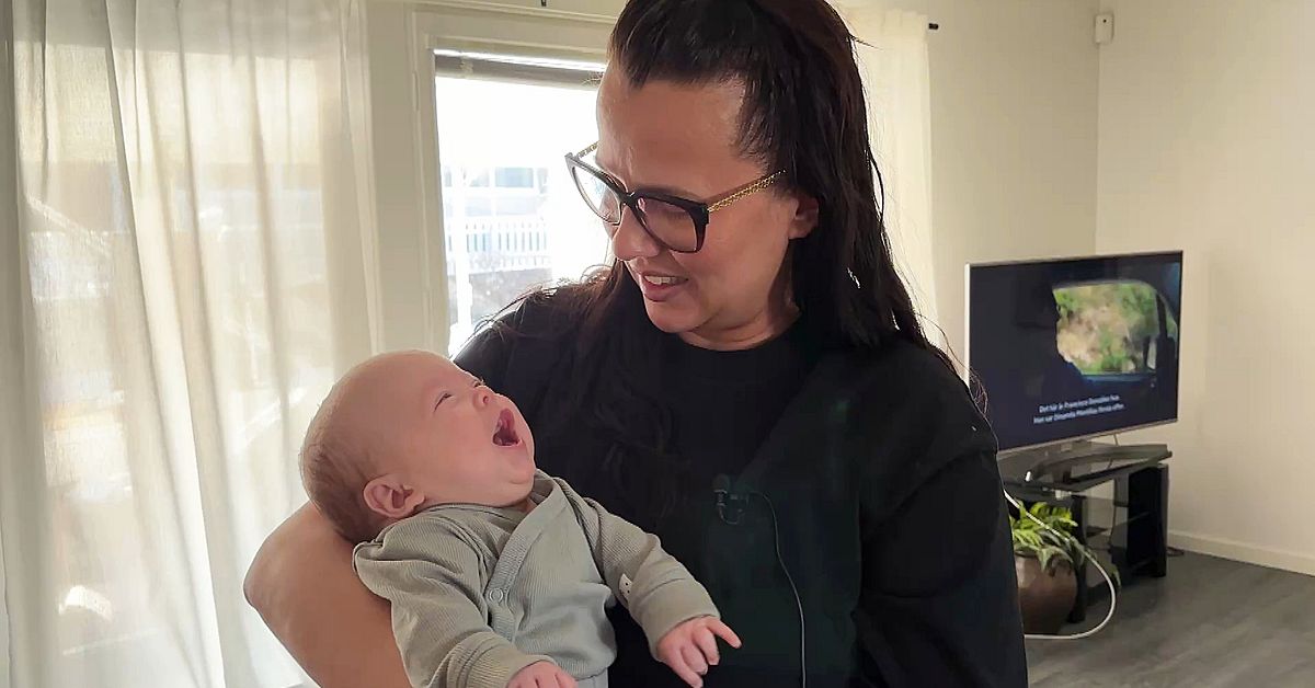 F&ouml;ddes f&ouml;r tidigt &ndash; Milton och Maya fick prova lyh&ouml;rd matning