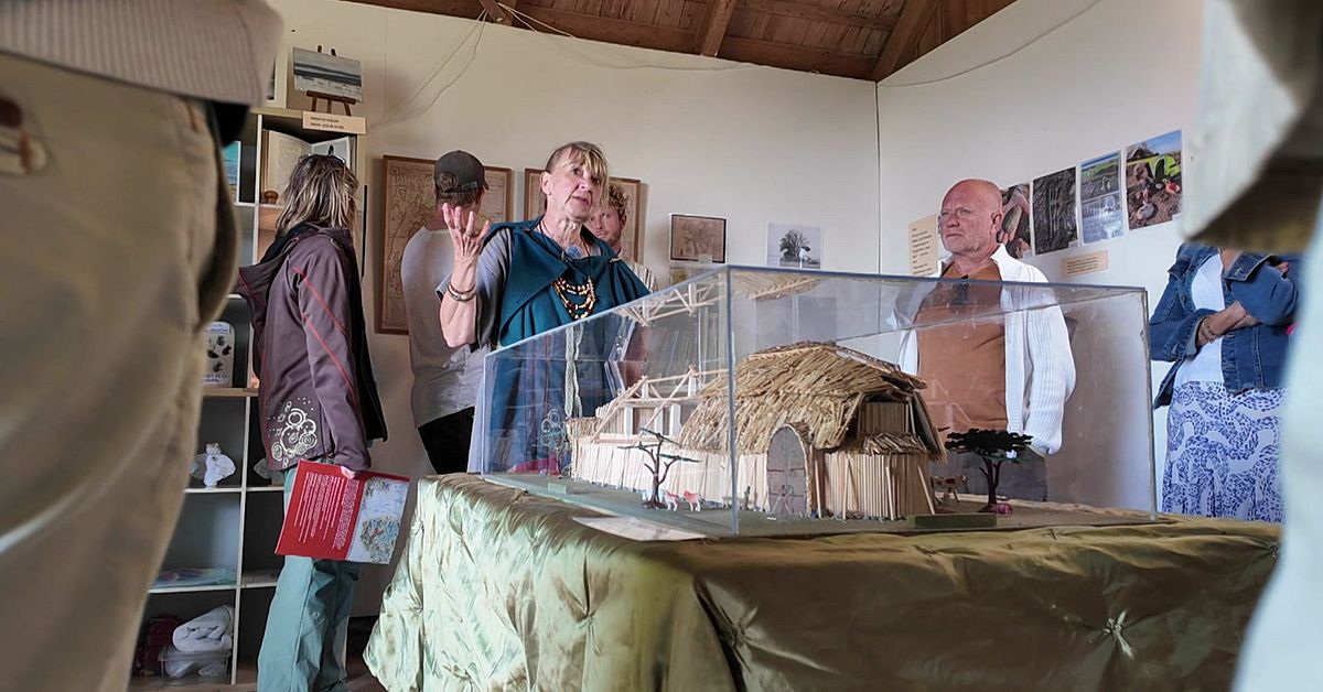Monica bor och guidar i ett vikingatida maktcentrum