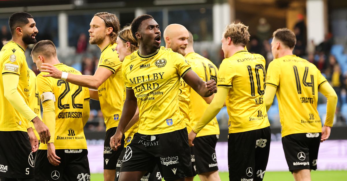 Toni Miettinen jublar efter ett mål för Mjällby