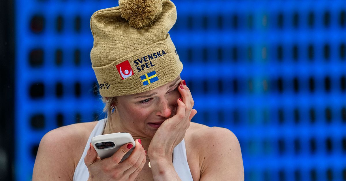 World Championship Gold for Frida Karlsson - on Linn Svahn's Skis