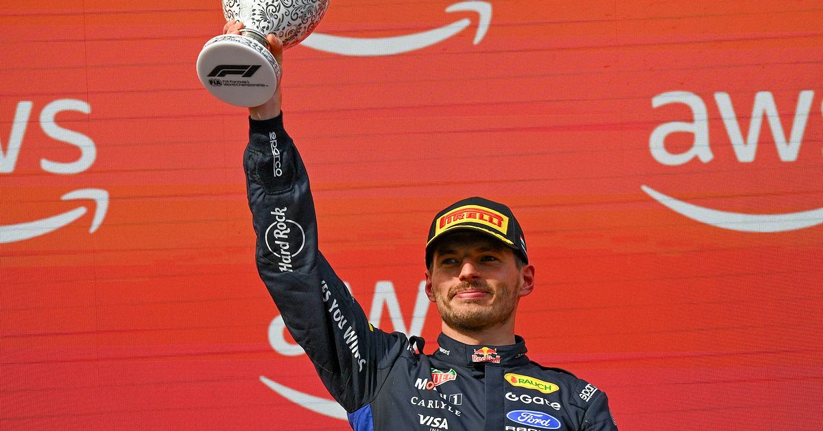 Max Verstappen stannar kvar i Red Bulls F1-lag