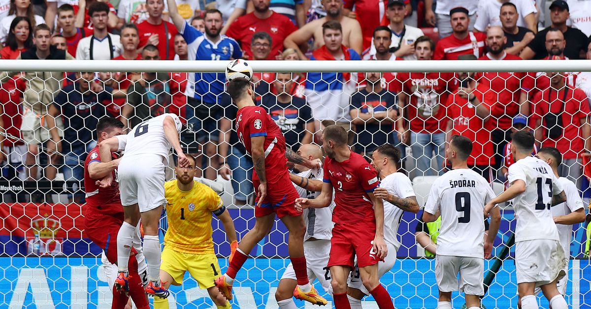 Calcio: la Serbia ha pareggiato contro la Slovenia con l'ultimo colpo di testa della partita