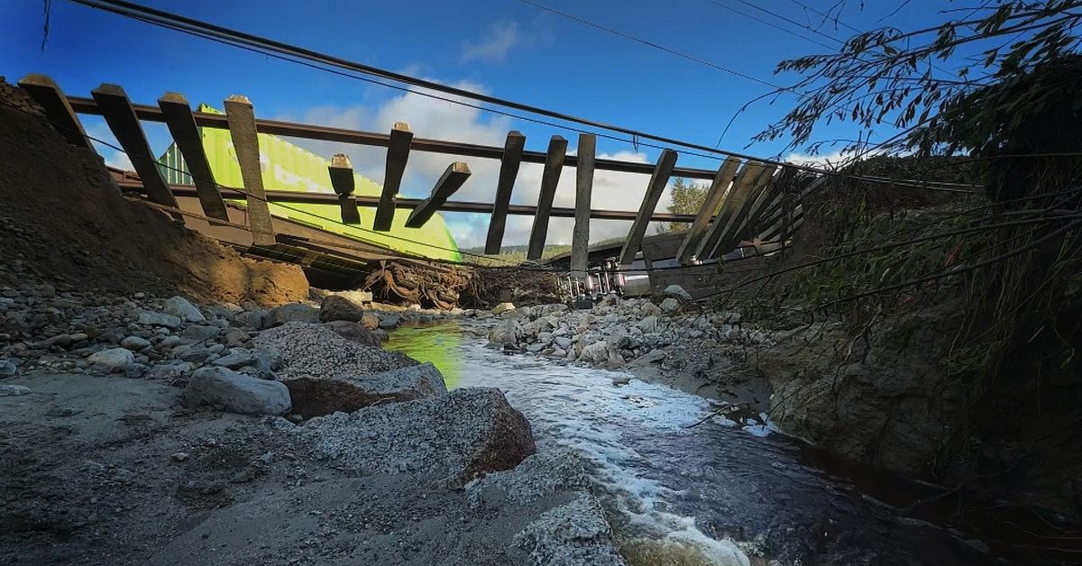 Kaoset vid urspårade tåget – flera meter banvall bortspolad