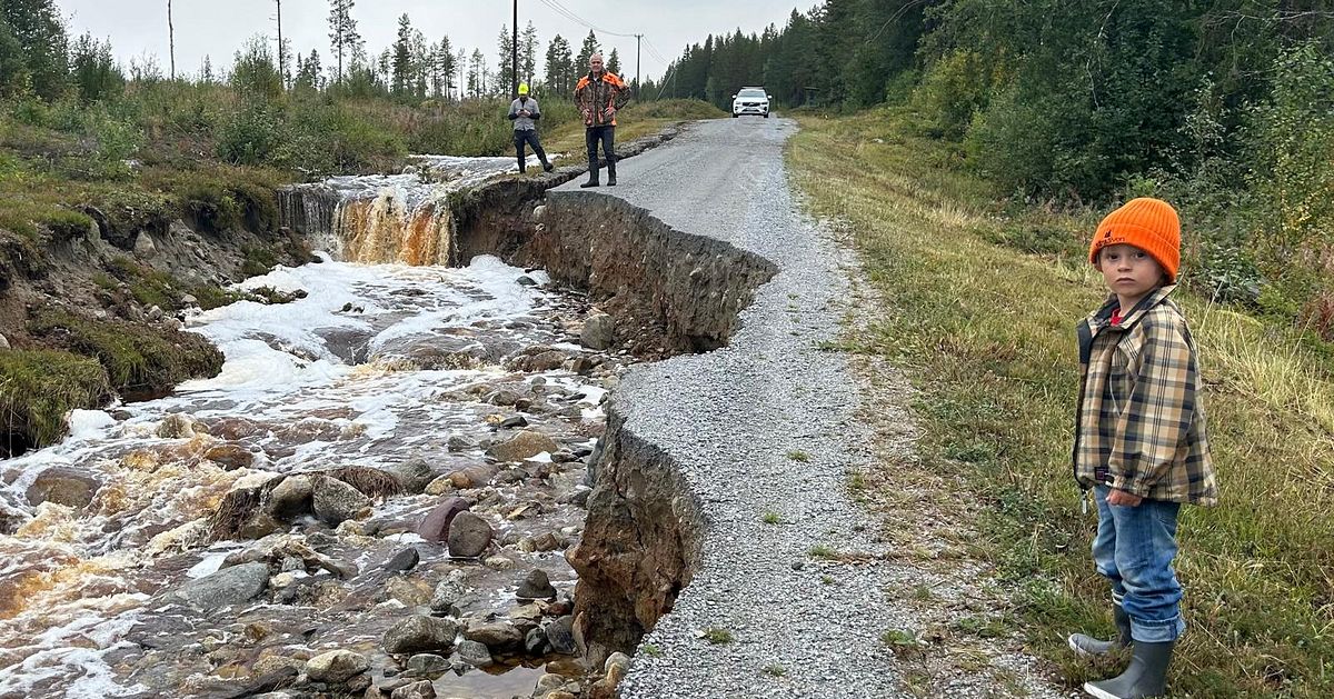 Ett 20-tal personer fast i byn Järvberget efter skyfallen