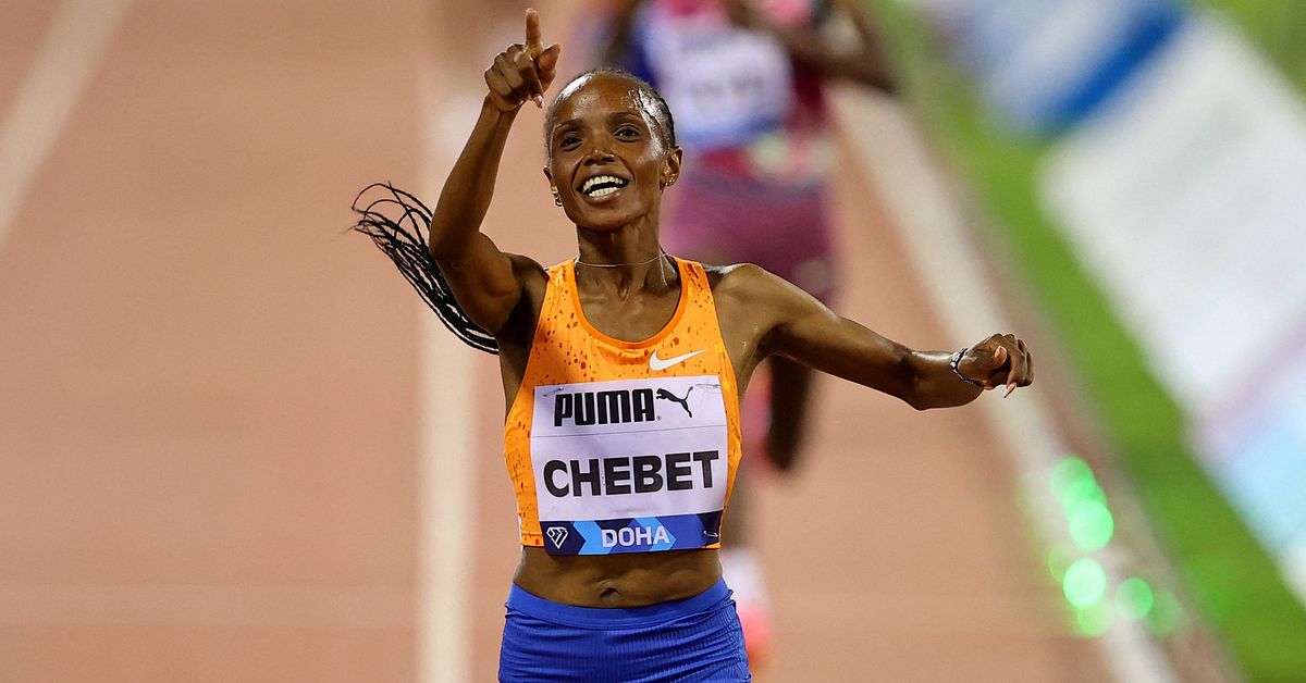 Kenyanskan Beatrice Chebet slår världsrekord på 10 000 meter