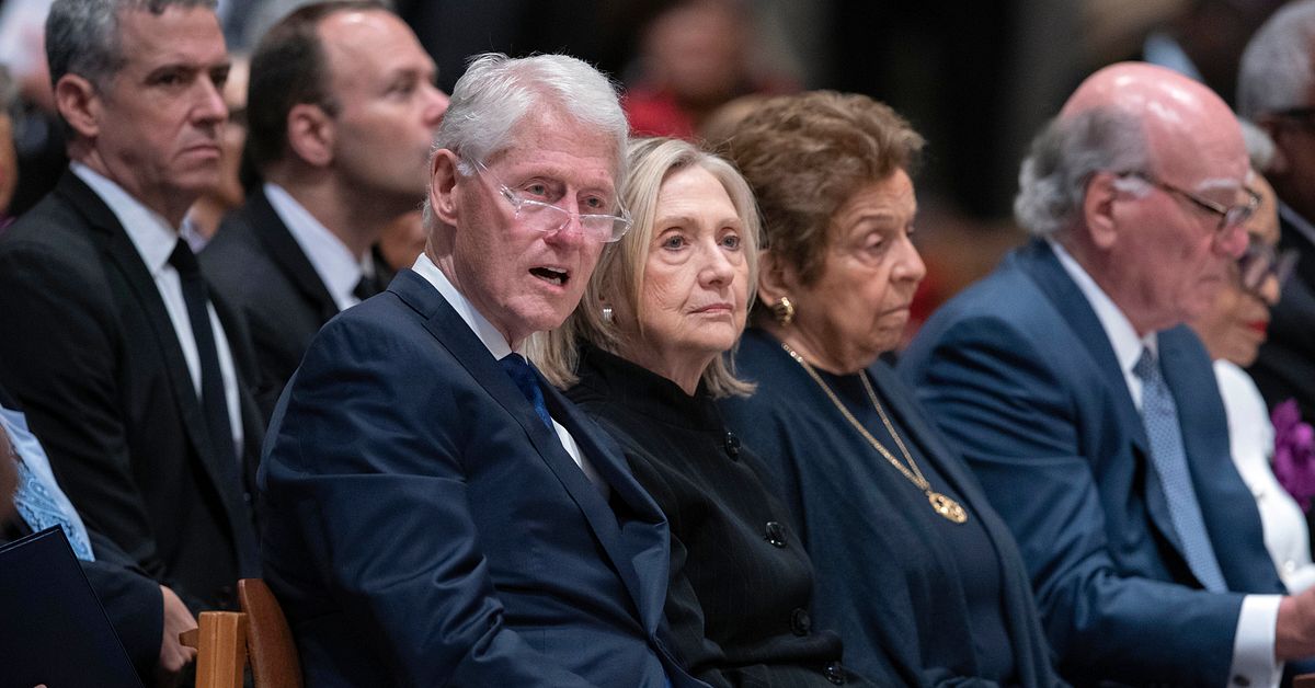 Paret Clinton v&auml;grar vittna i Epstein-utredning
