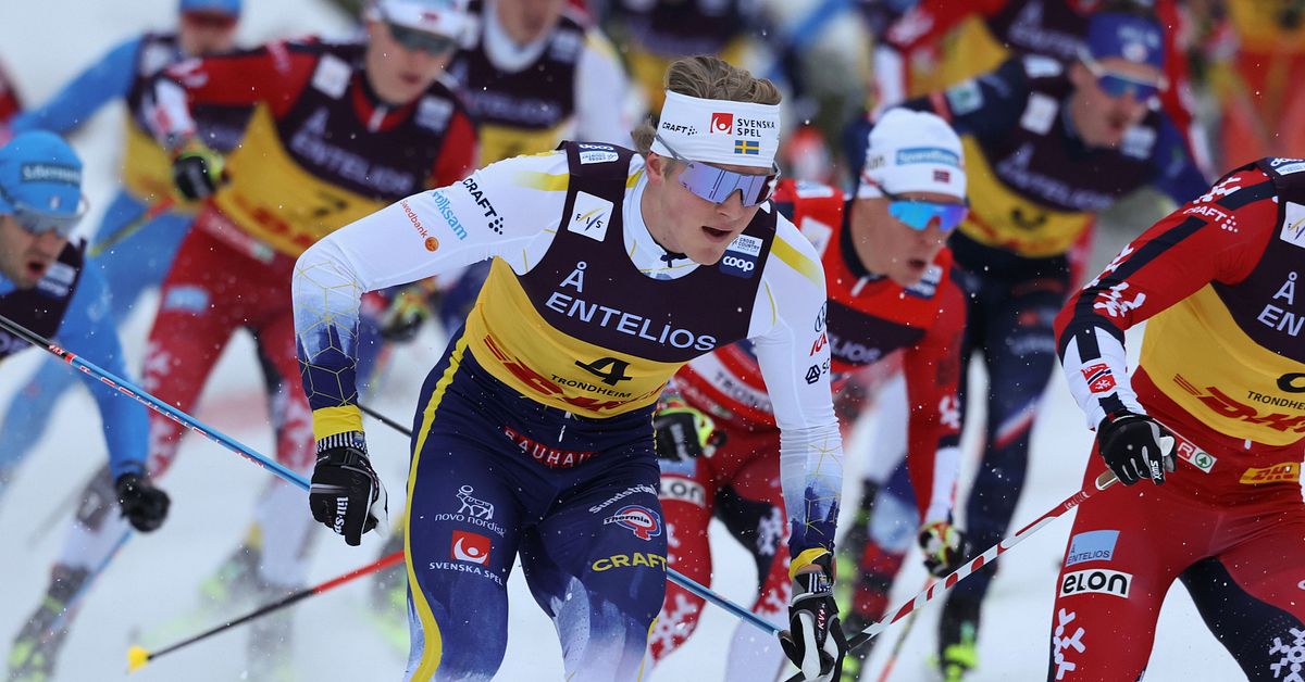 Svenskarna chanslösa i skiathlon – Anger rasade efter skidbytet