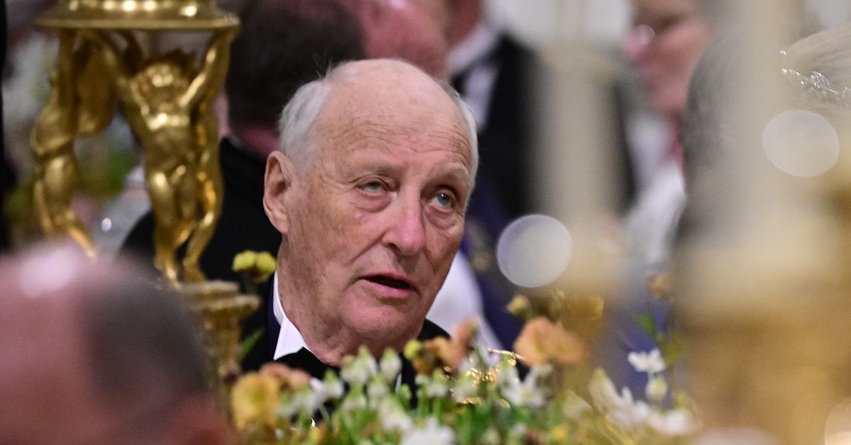 Kung Harald till sjukhus f&ouml;r kontroll