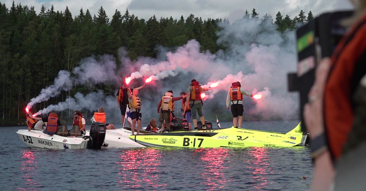 Man omkom i båtrace i Smedjebacken – hedras med kortege