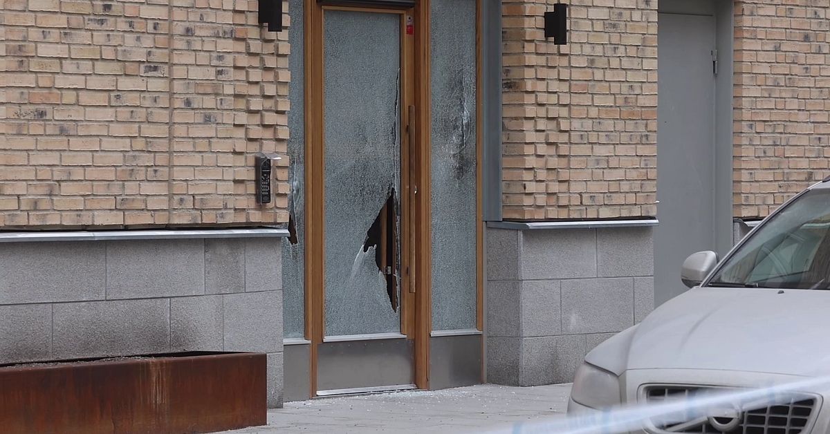 En man skottskadad i Solna &ndash; intensiv polisinsats p&aring; plats