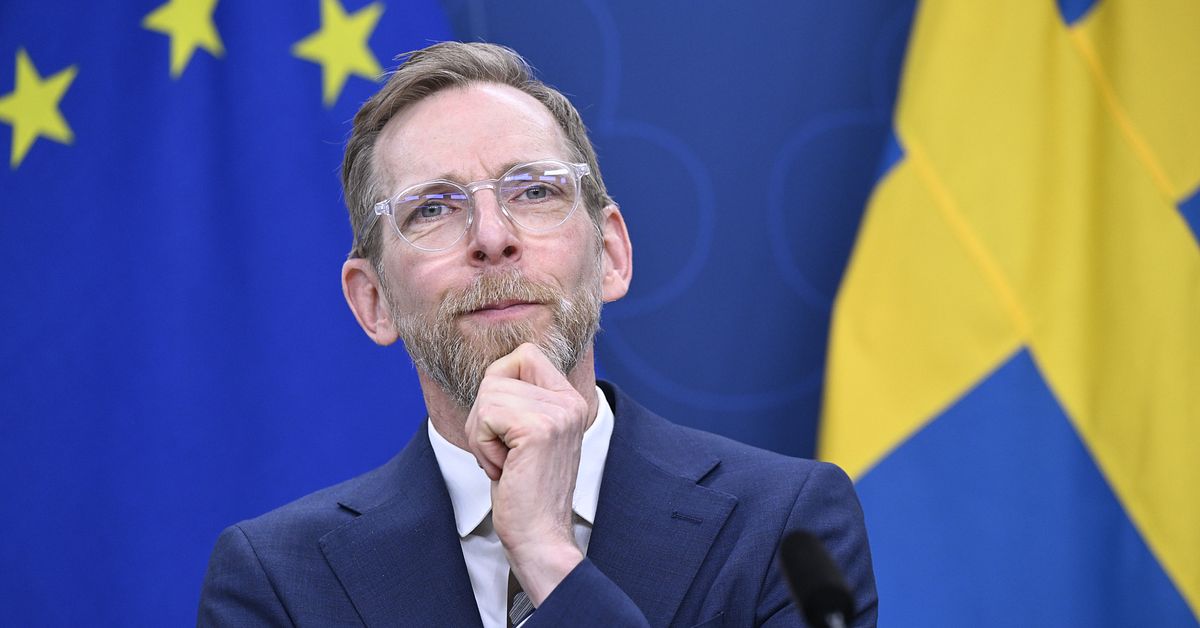 Jakob Forssmed (KD) sl&auml;pper  egen VM-l&aring;t