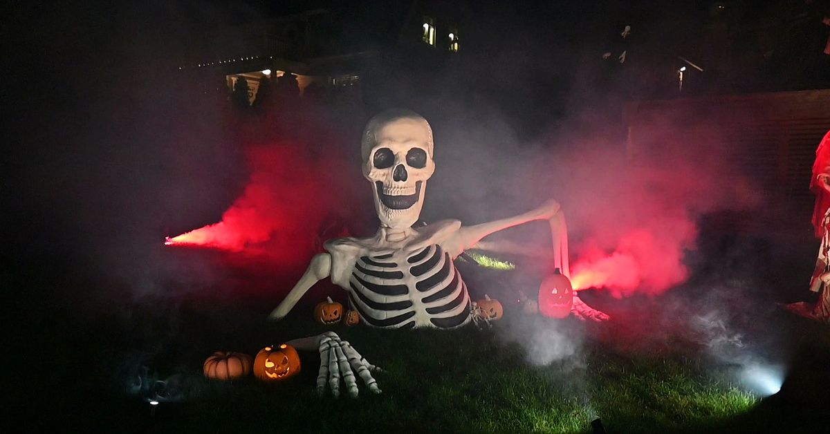 Kliv in i Motalas läskigaste villaträdgård: ”Har eskalerat”