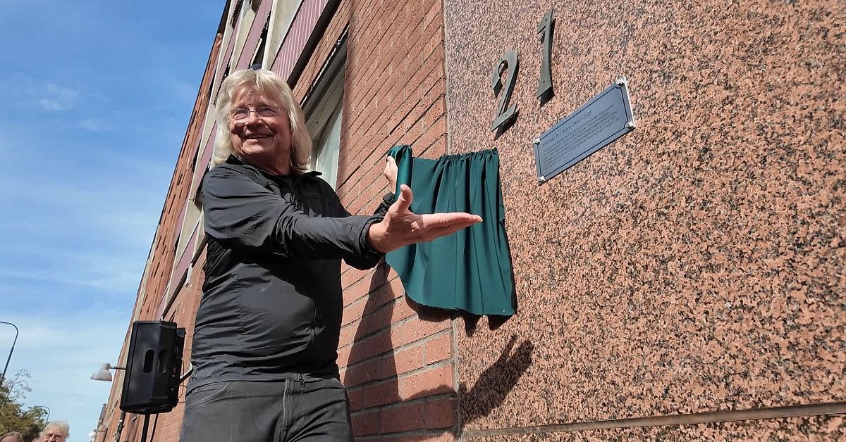Minnesplakett till&auml;gnad legenden Michael B Tretow invigd i Norrk&ouml;ping