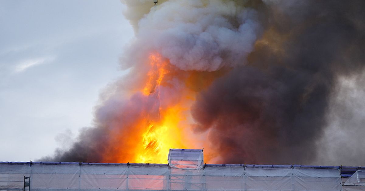 The historic building of the Stock Exchange in Copenhagen caught fire – and the tower collapsed