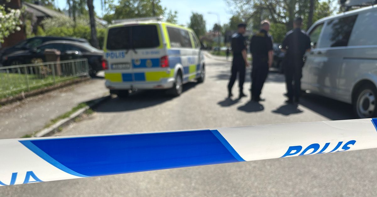 Tre personer skottskadade i s&ouml;dra Stockholm &ndash; en anh&aring;llen