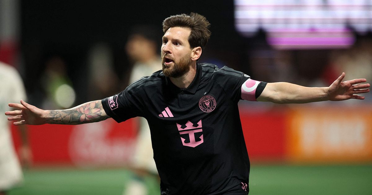 Lionel Messi f&ouml;rl&auml;ngde sin po&auml;ngsvit efter tv&aring; nya m&aring;l