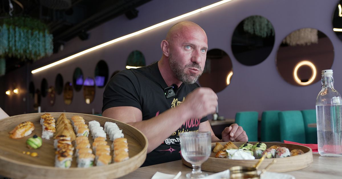 H&auml;r jagar Idriz v&auml;rldsrekordet &ndash; m&aring;ste &auml;ta &ouml;ver 200 sushibitar